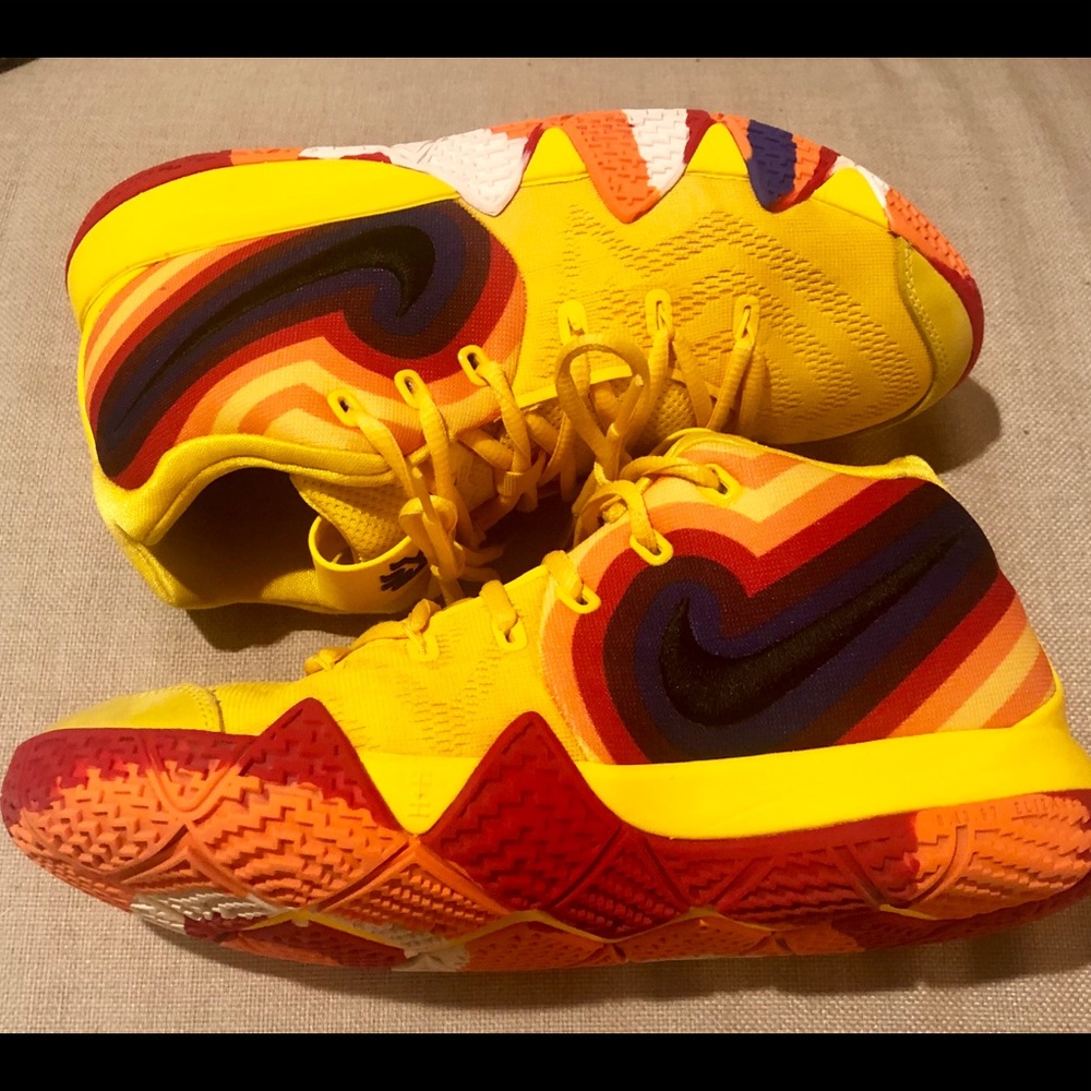 Nike Kyrie 4 shoes. Size 7 Youth.